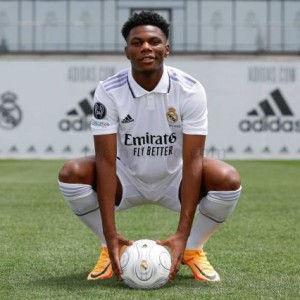 开云体育下载-【观点】球星灭绝危机！传控+高位逼抢为足球掘墓